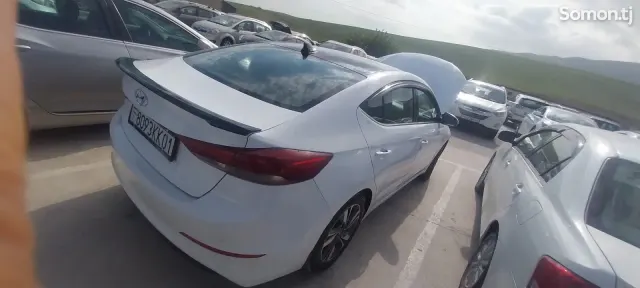 Hyundai Elantra 2018 · 1.6 AT