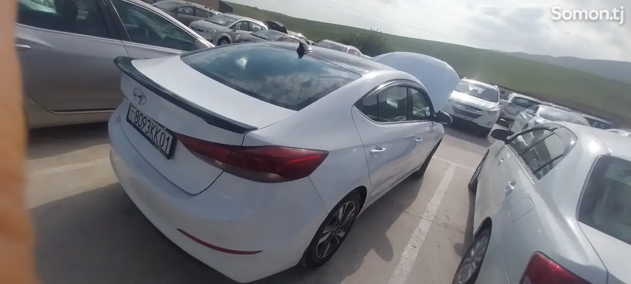 Hyundai Elantra 2018 · 1.6 AT