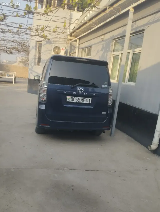 Toyota Voxy 2008 · 2.0 AT