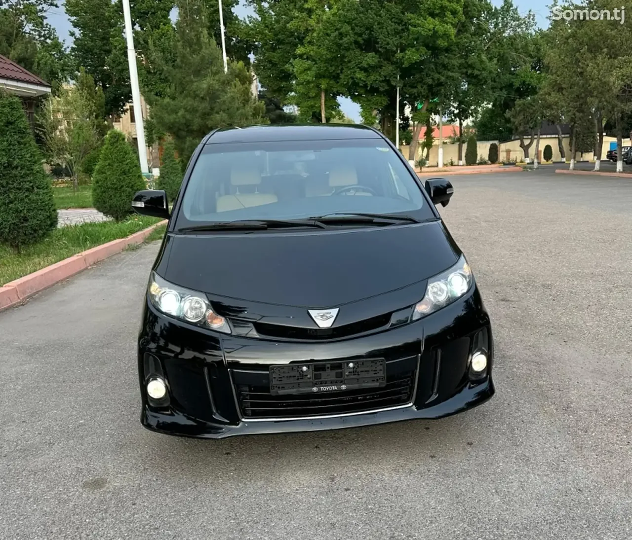 Toyota Estima 2014 · 2.4 AT