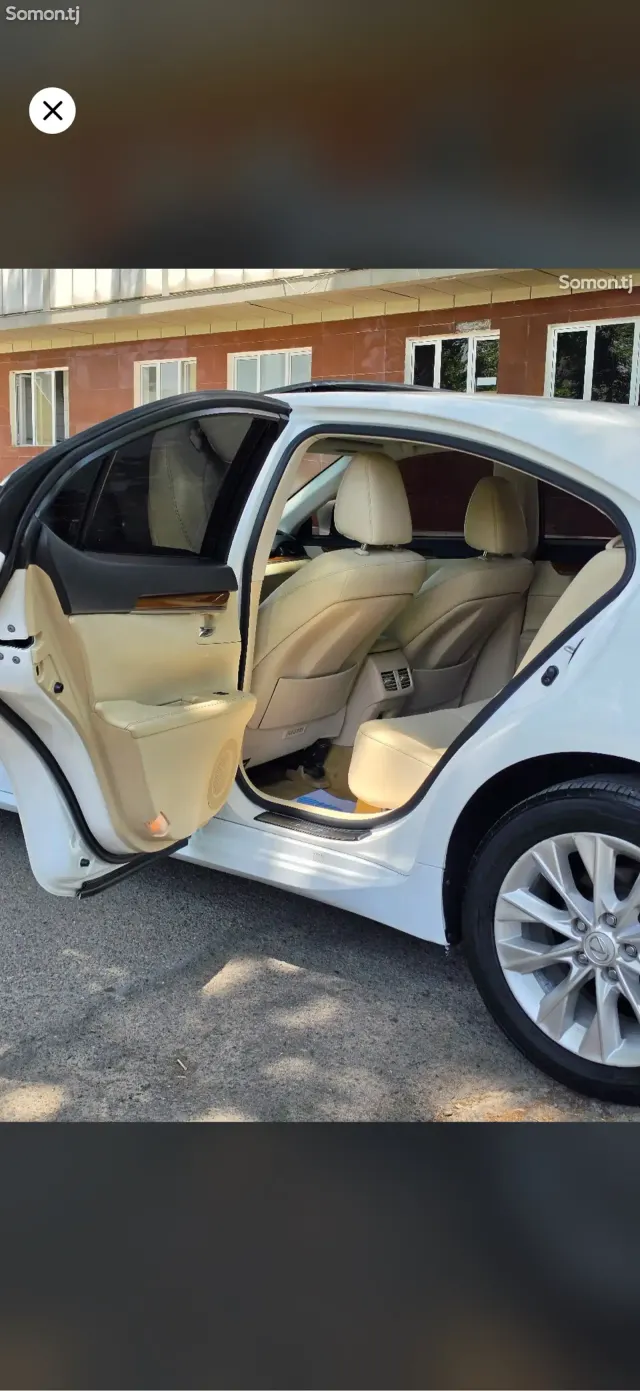 Lexus ES series 2014 · 3.0 AT