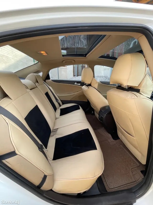 Hyundai Sonata 2011 · 2.4 AT