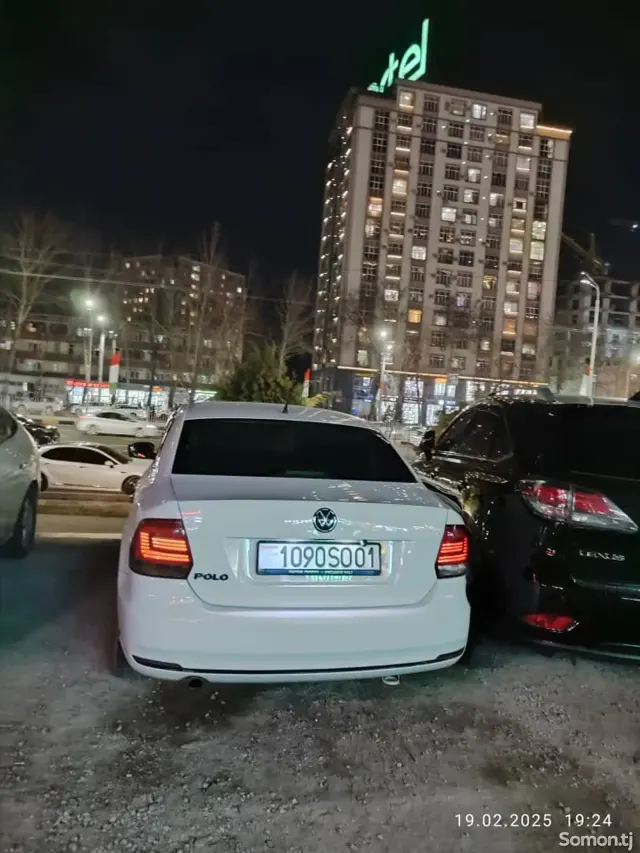 Volkswagen Polo 2016 · 1.6 MT