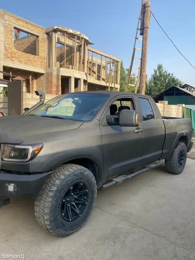 Toyota Tundra 2008 · 5.7 AT