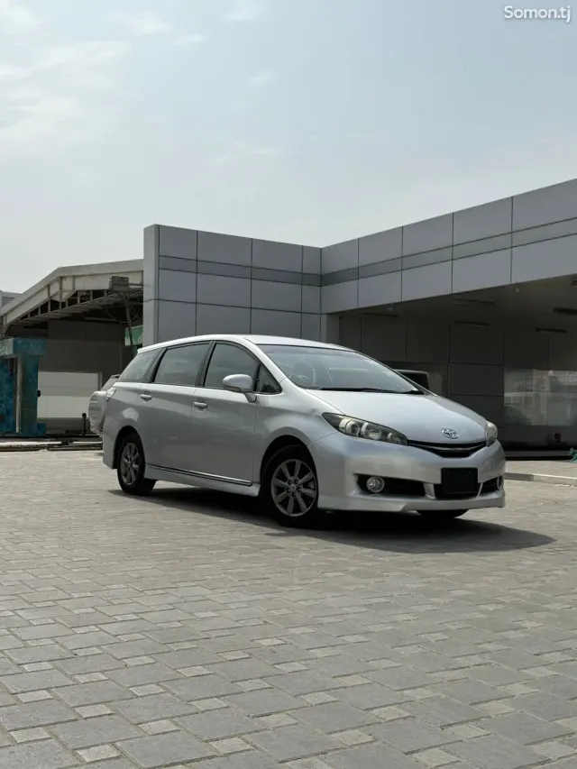 Toyota Wish 2015 · 1.8 AT
