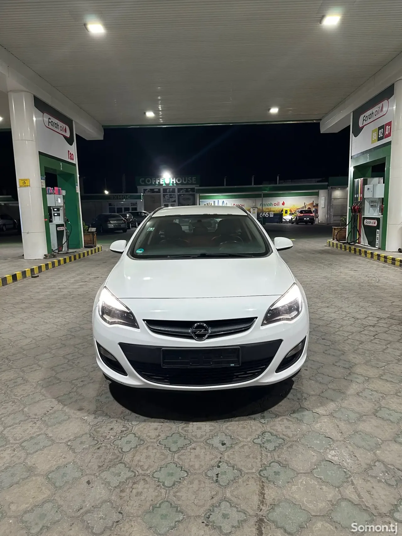 Opel Astra J 2014 · 1.4 MT