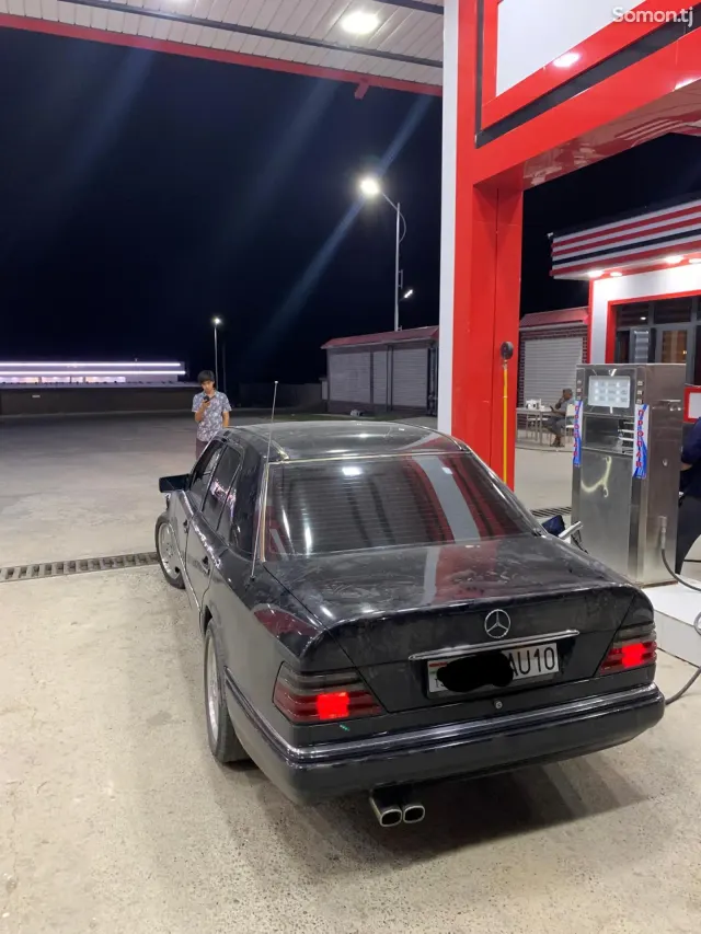 Mercedes-Benz W124 1994 · 2.0 MT
