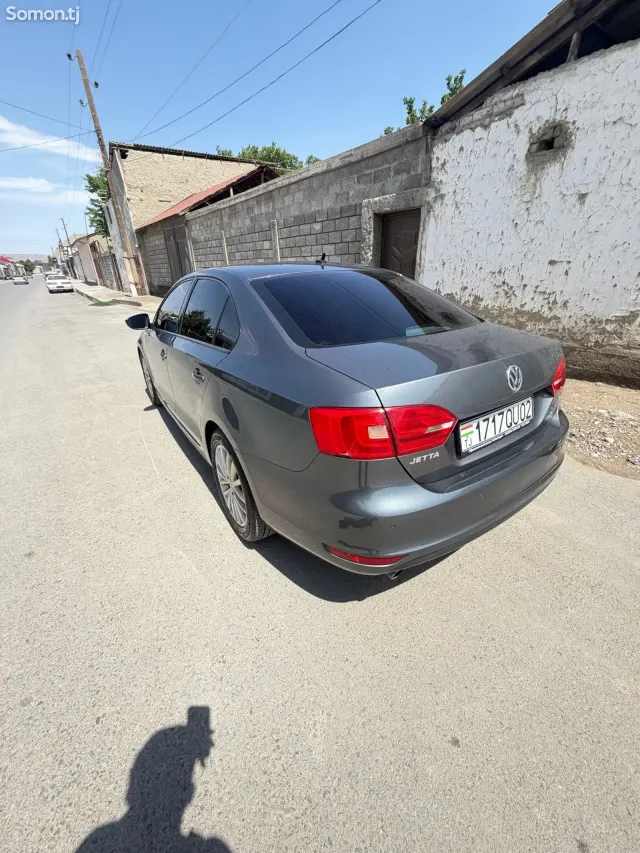 Volkswagen Jetta 2014 · 1.6 AT
