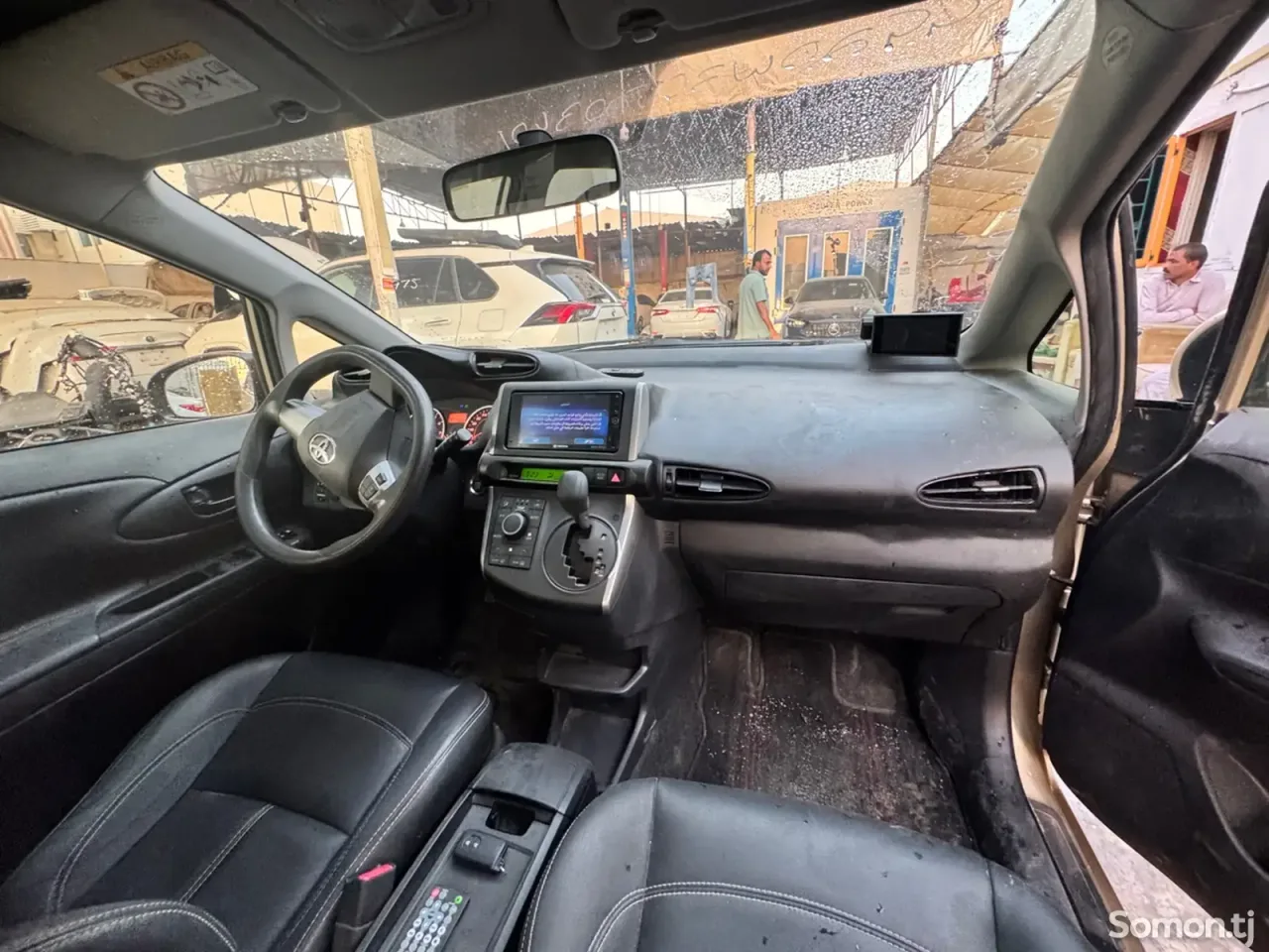 Toyota Wish 2015 · 1.8 AT