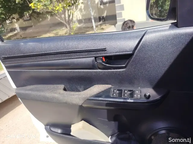 Toyota Hilux 2016 · 2.4 MT
