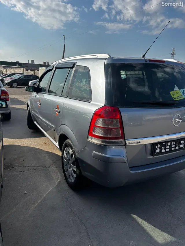 Opel Zafira 2006 · 1.9 MT