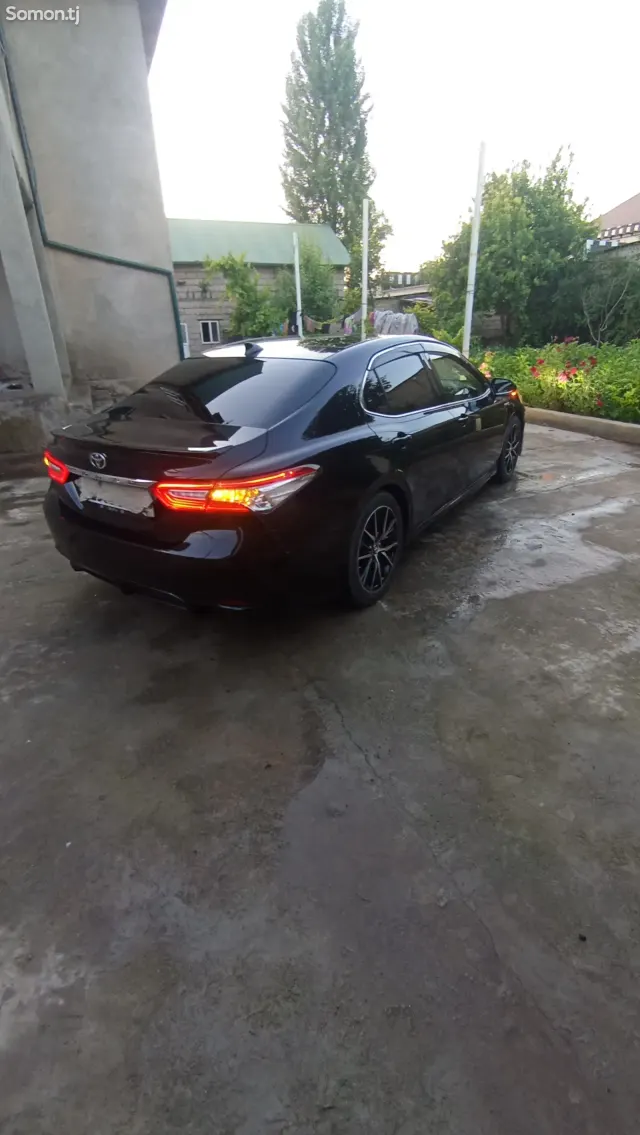 Toyota Camry 2018 · 2.5 AT