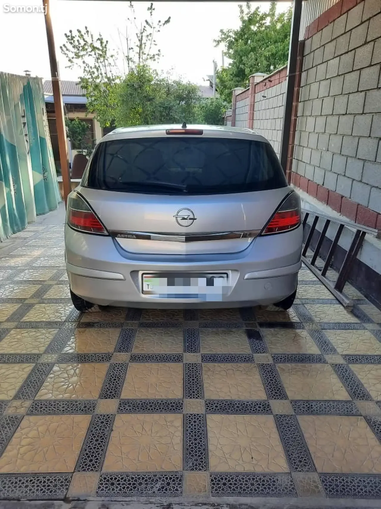 Opel Astra H 2010 · 1.6 MT