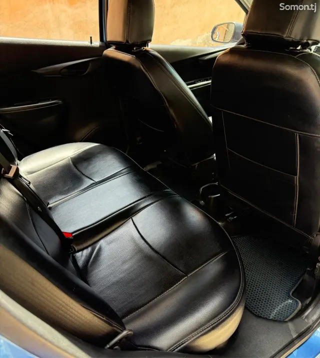 Chevrolet Spark 2015 · 1.0 AT