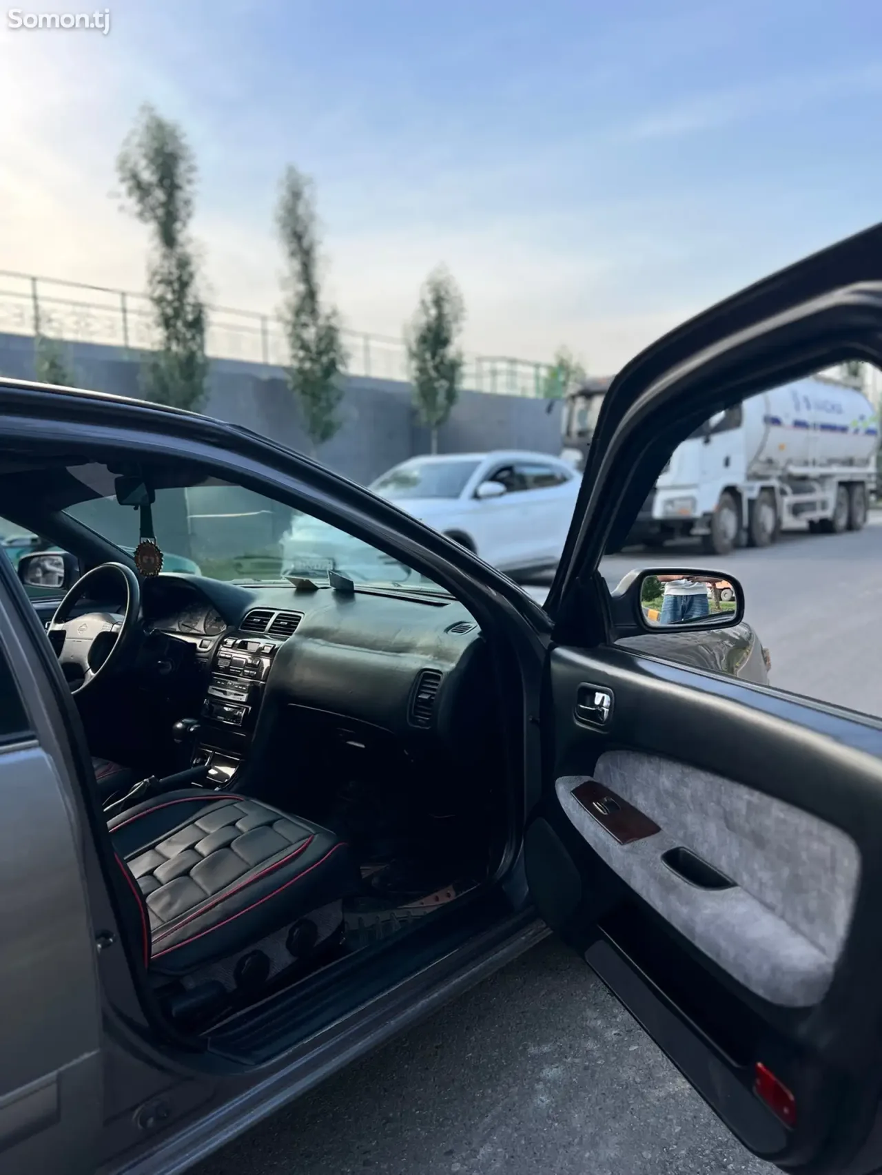 Nissan Maxima 1998 · 2.0 AT