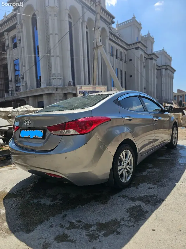 Hyundai Avante 2012 · 1.6 AT