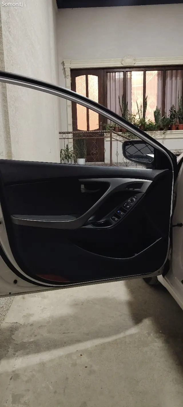Hyundai Avante 2014 · 1.6 AT