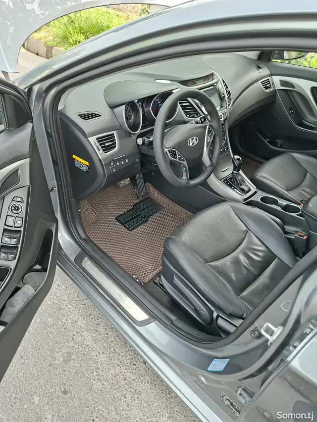 Hyundai Avante 2015 · 1.6 AT