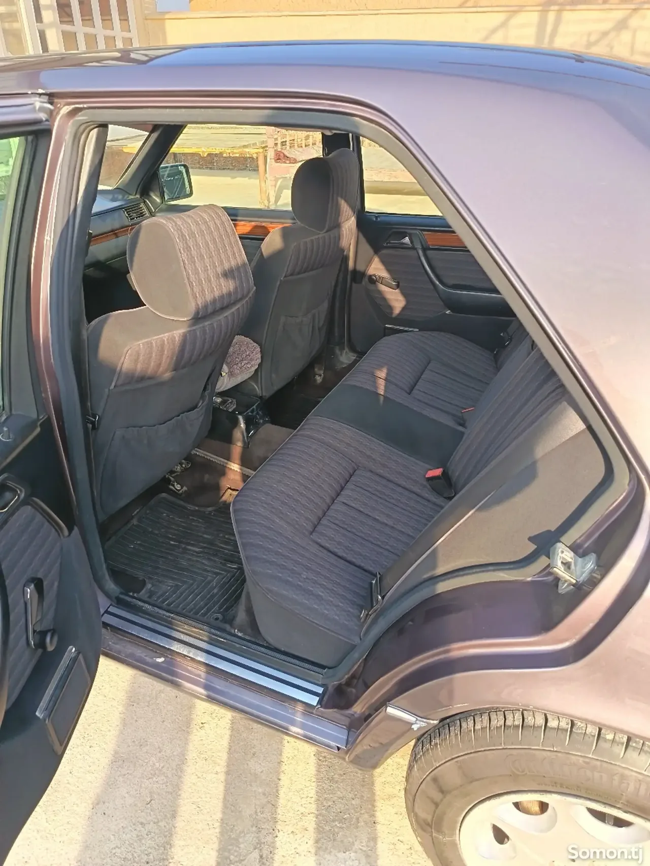 Mercedes-Benz W124 1993 · 2.0 MT