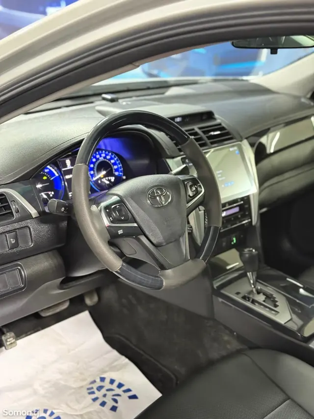 Toyota Camry 2015 · 2.5 AT