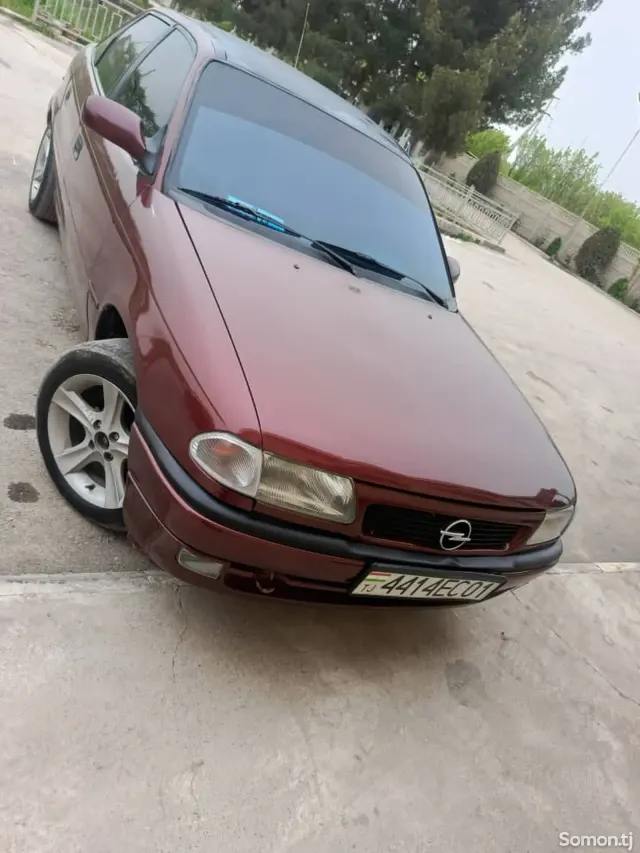 Opel Astra F 1997 · 1.6 MT