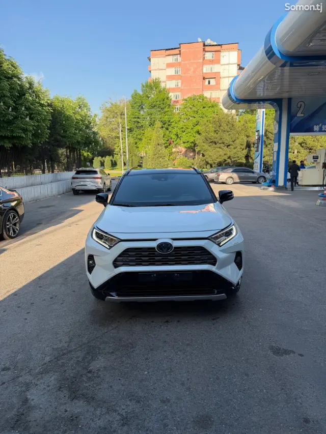 Toyota RAV 4 2021 · 2.5 AT