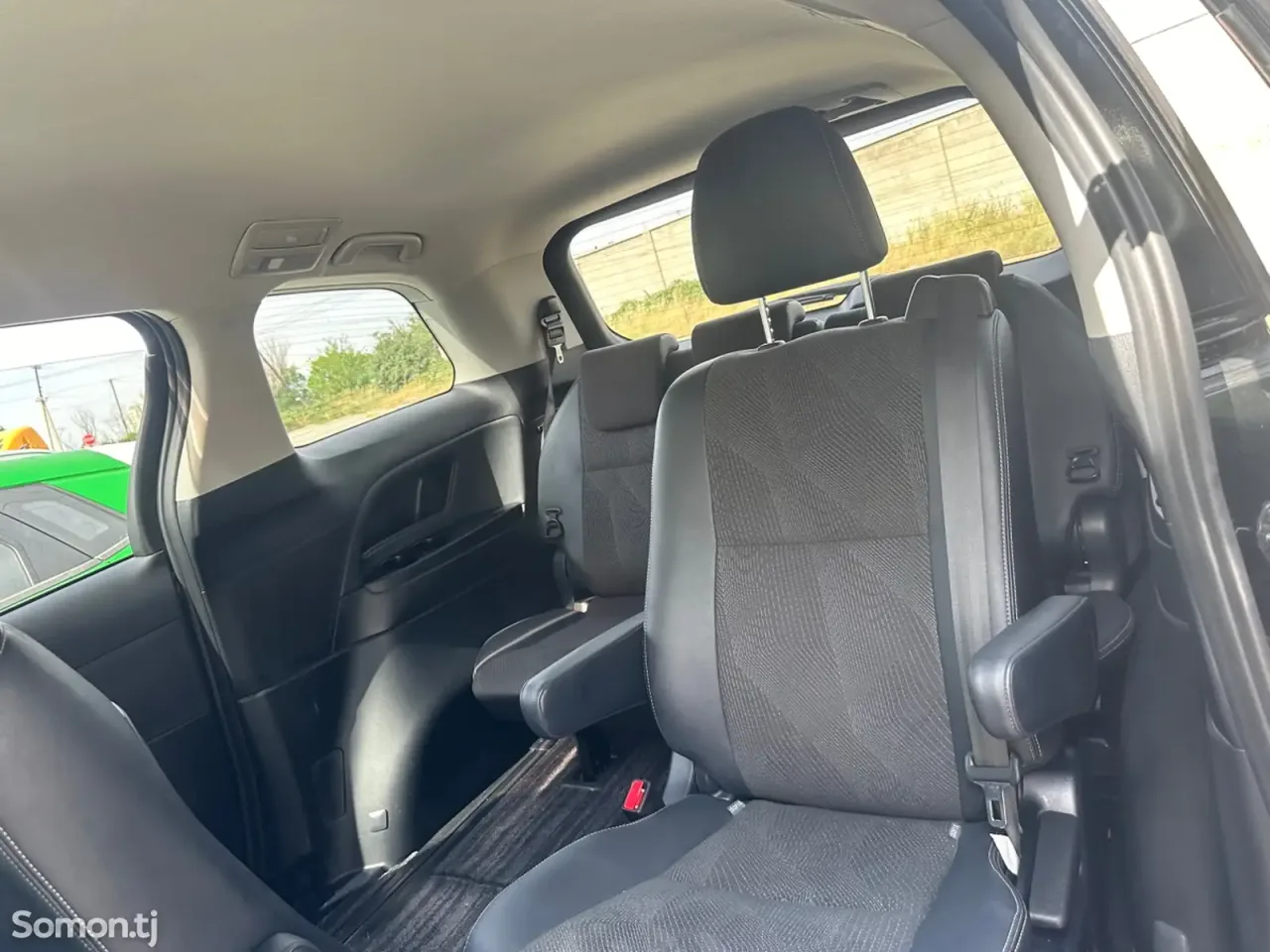 Toyota Estima 2014 · 2.4 AT