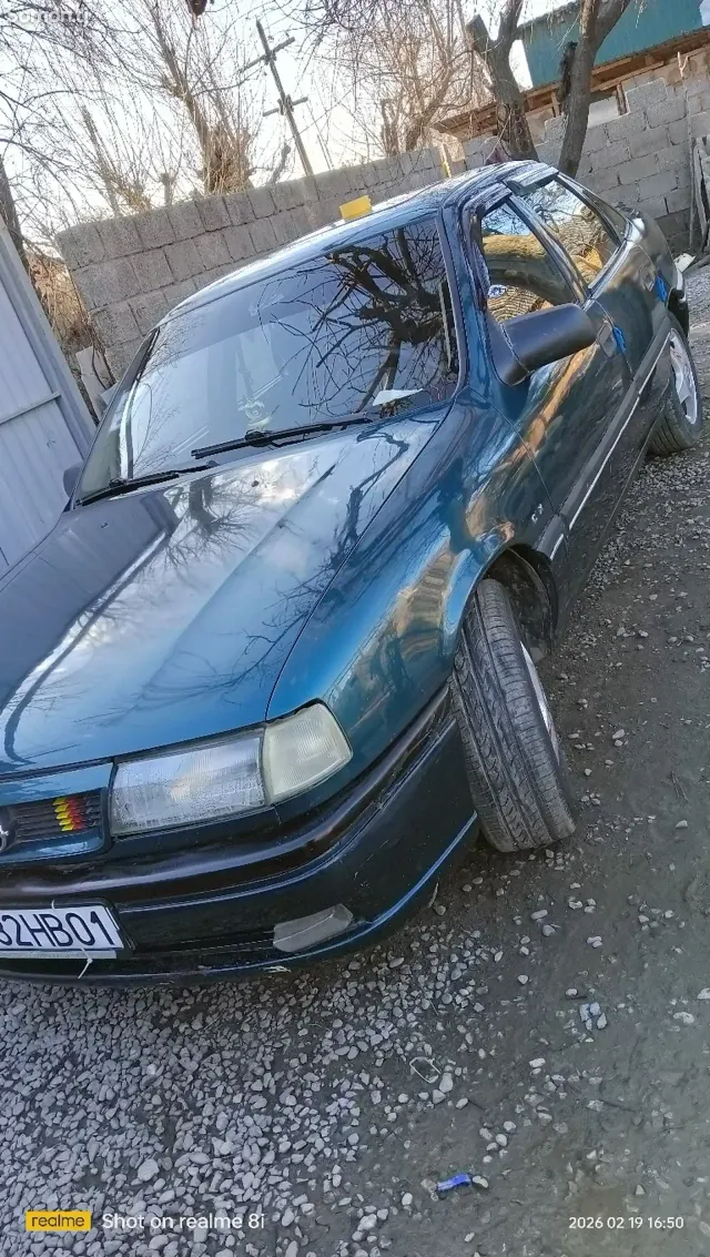 Opel Vectra A 1995 · 1.6 MT