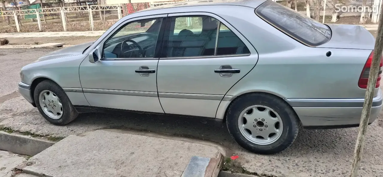 Mercedes-Benz C class 1995 · 1.8 MT