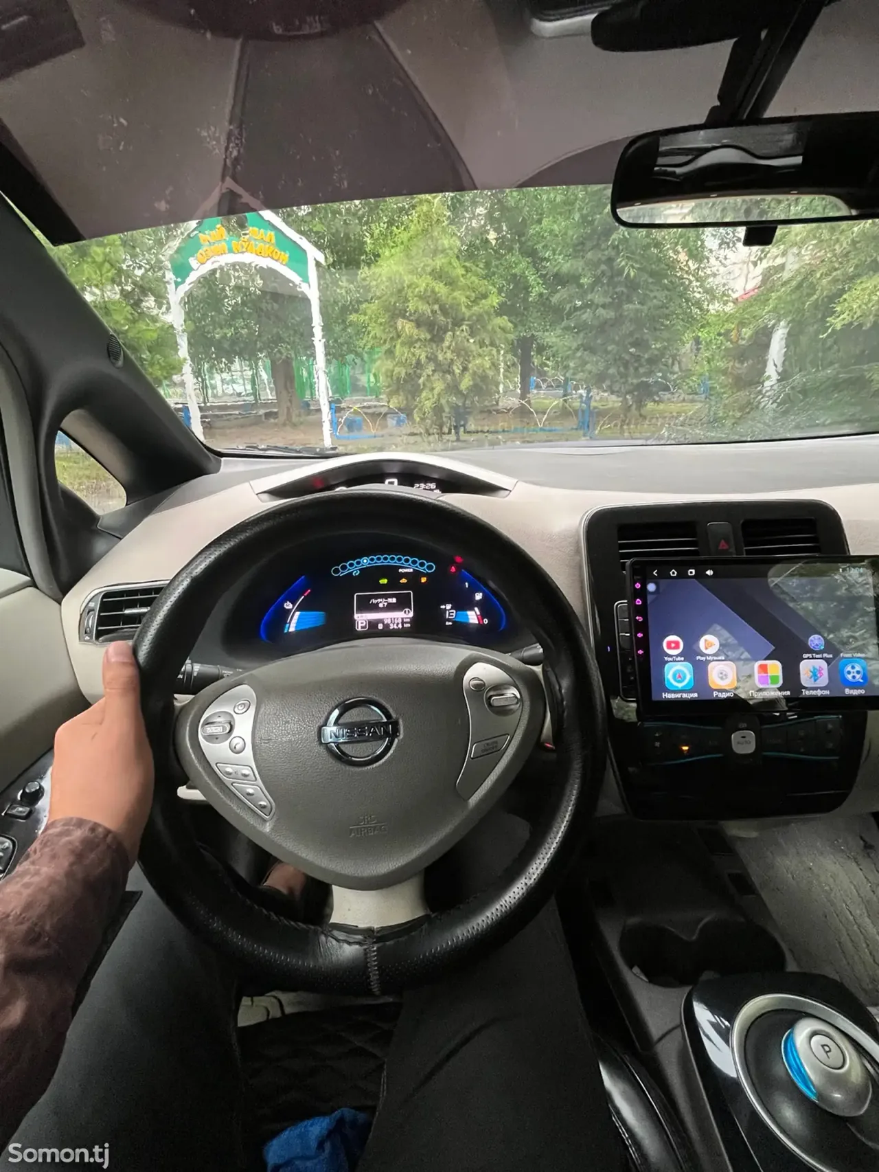 Nissan Leaf 2012 · AT