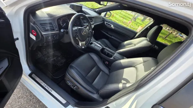 Lexus CT series 2014 · 2.0 CVT