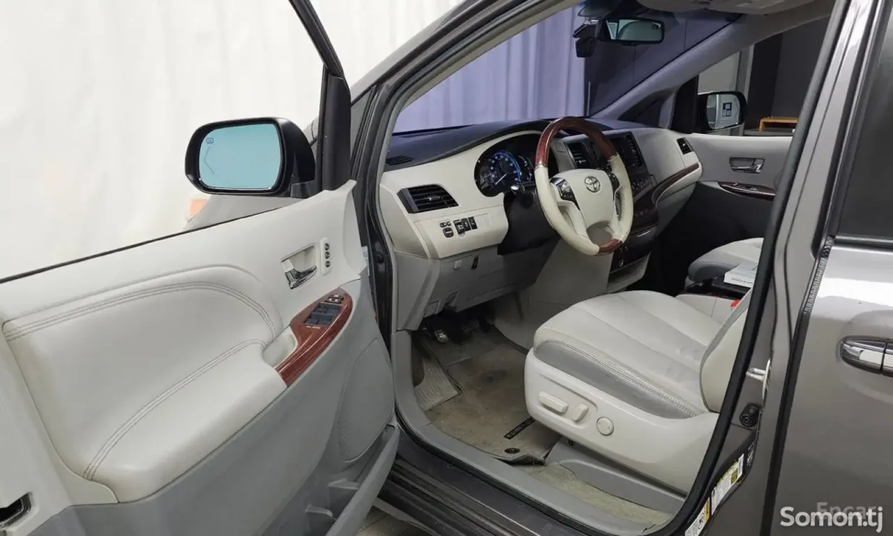 Toyota Sienna 2014 · 3.5 AT