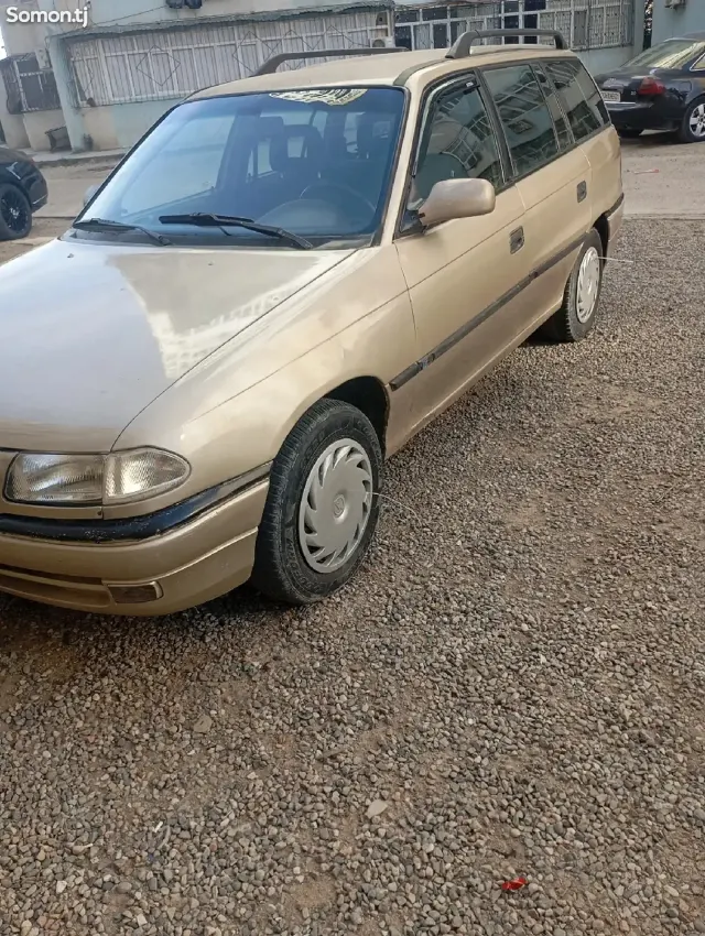 Opel Astra F 1997 · 1.6 MT