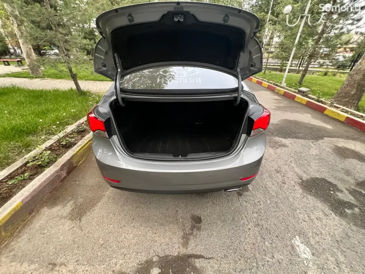 Hyundai Avante 2015 · 1.6 AT