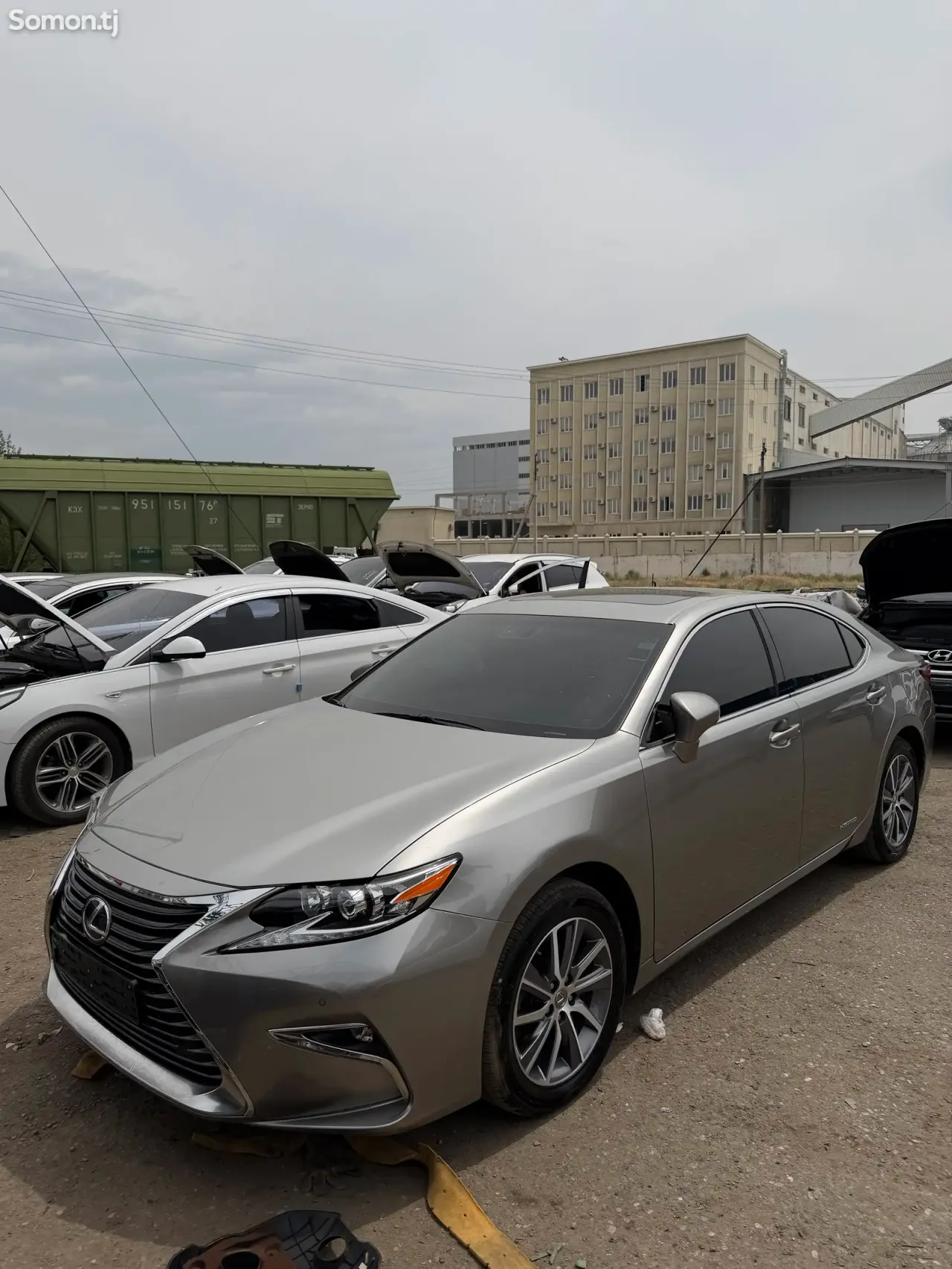 Lexus ES series 2017 · 3.0 AT