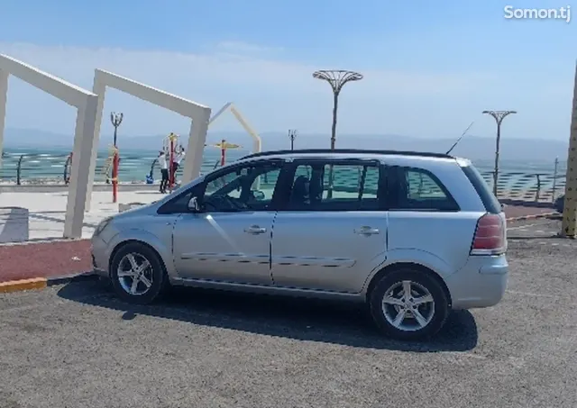Opel Zafira 2006 · 1.6 MT
