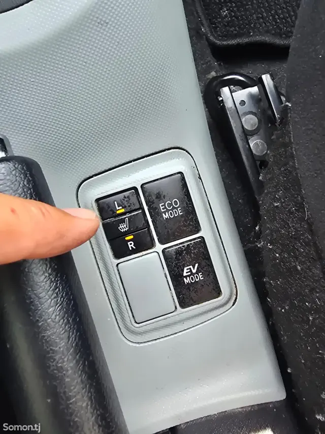 Toyota Aqua 2014 · 1.5 AT
