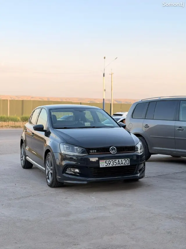 Volkswagen Polo 2015 · 1.4 AT