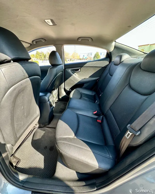 Hyundai Avante 2014 · 1.6 AT