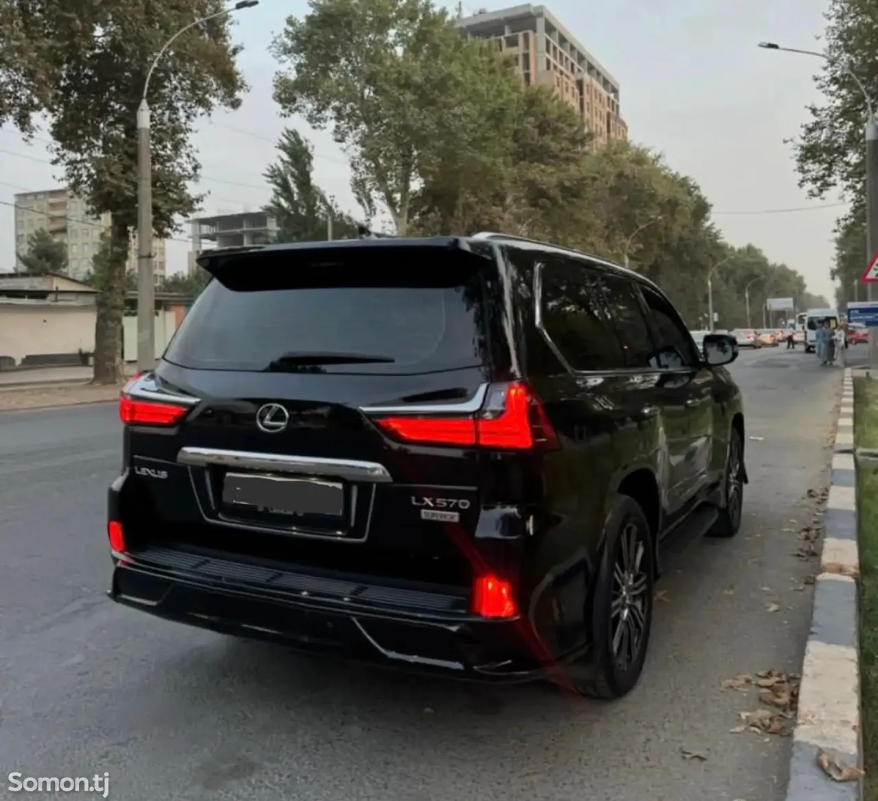 Lexus LX series 2018 · 5.7 AT