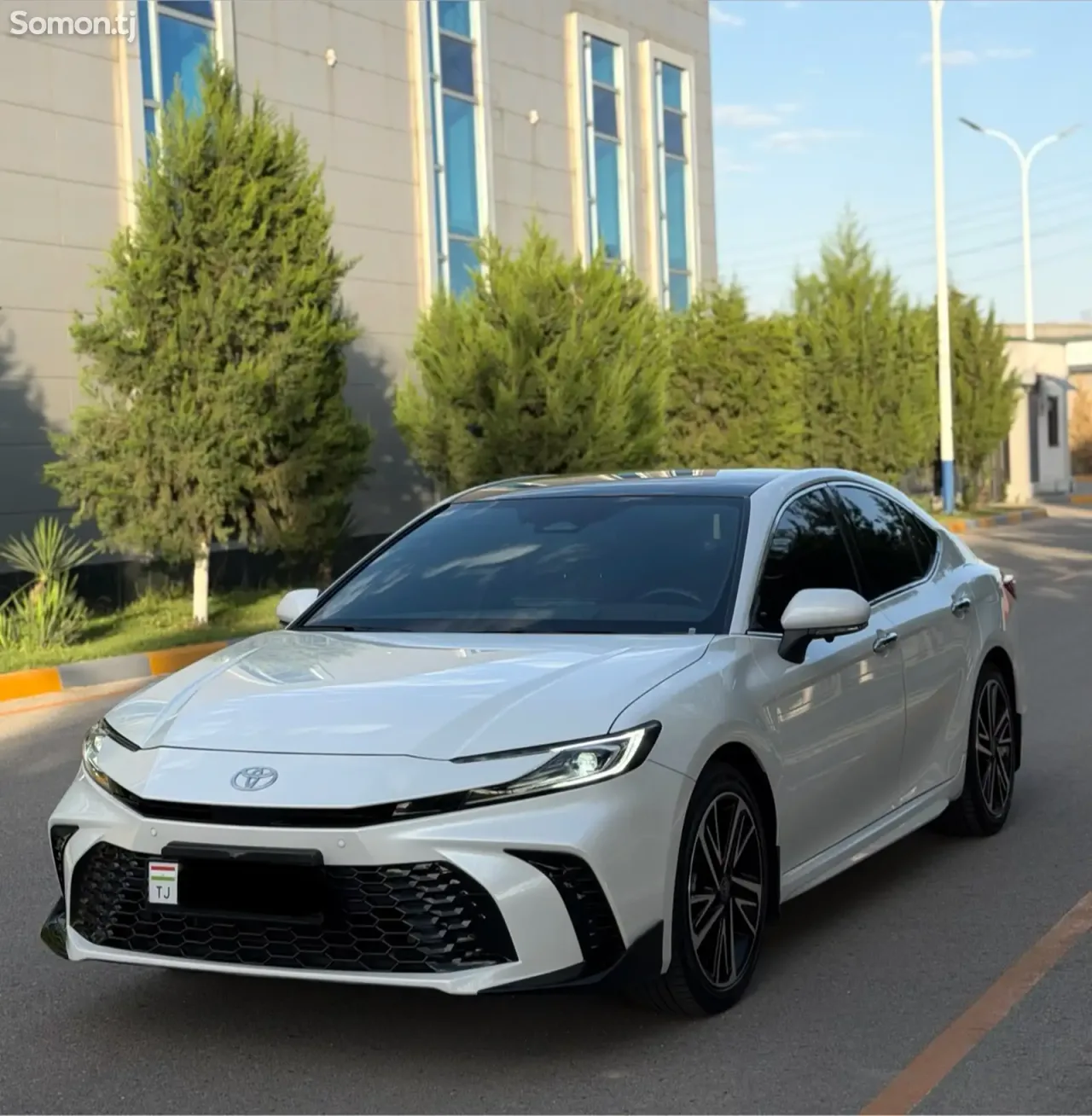 Toyota Camry 2025 · 2.0 AT