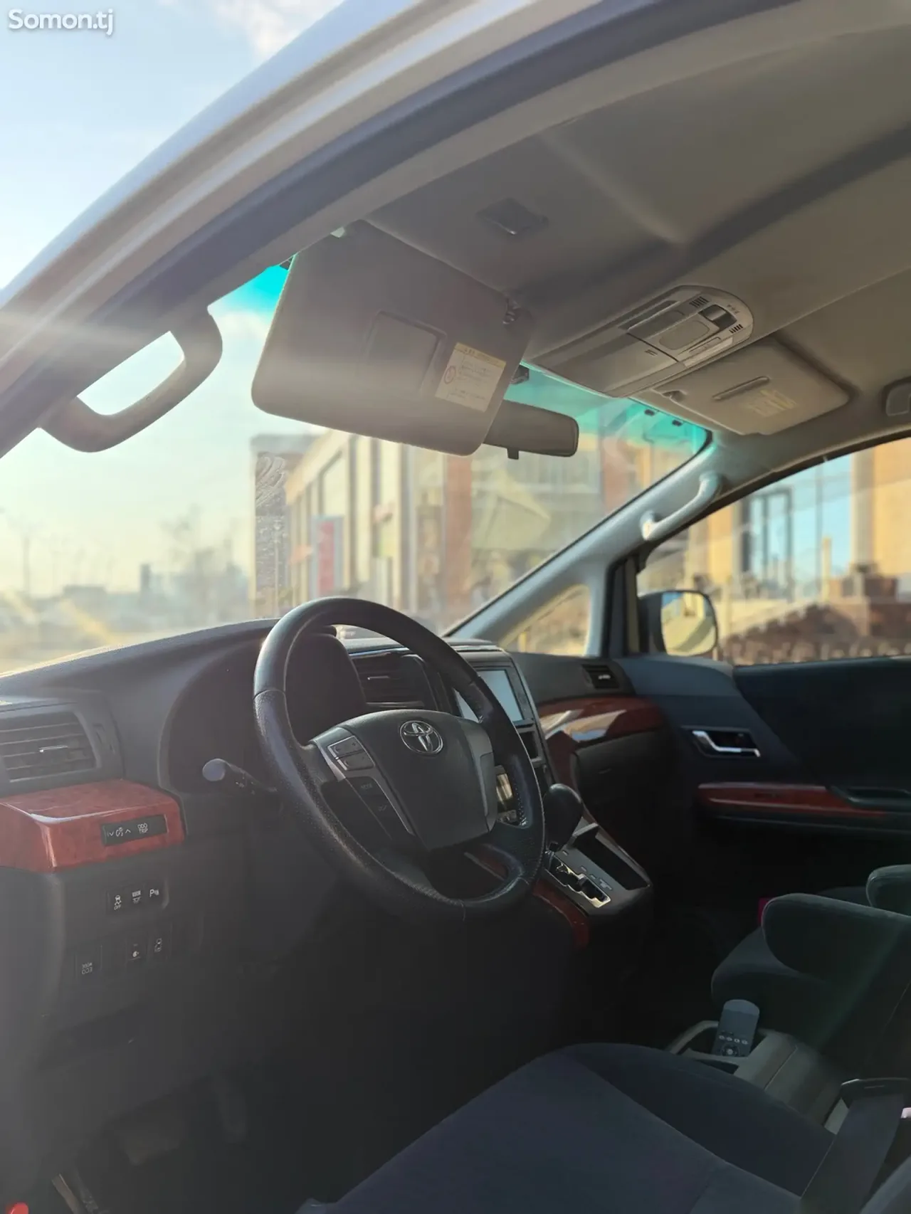 Toyota Vellfire 2014 · 2.4 AT