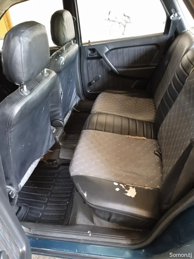 Opel Vectra A 1994 · 1.6 MT