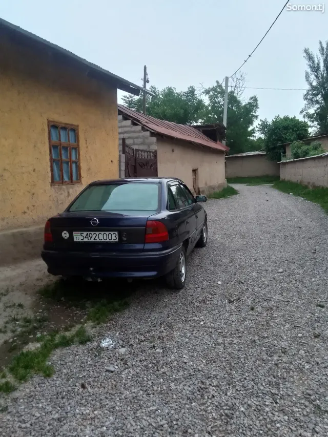 Opel Astra F 1997 · 1.6 MT