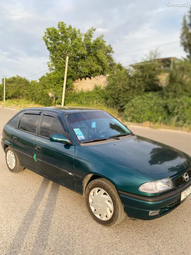 Opel Astra F 1997 · 1.6 MT