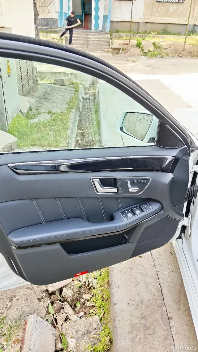 Mercedes-Benz E class 2015 · 2.0 AT