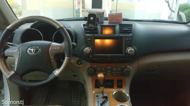 Toyota Highlander 2010 · 3.3 AT