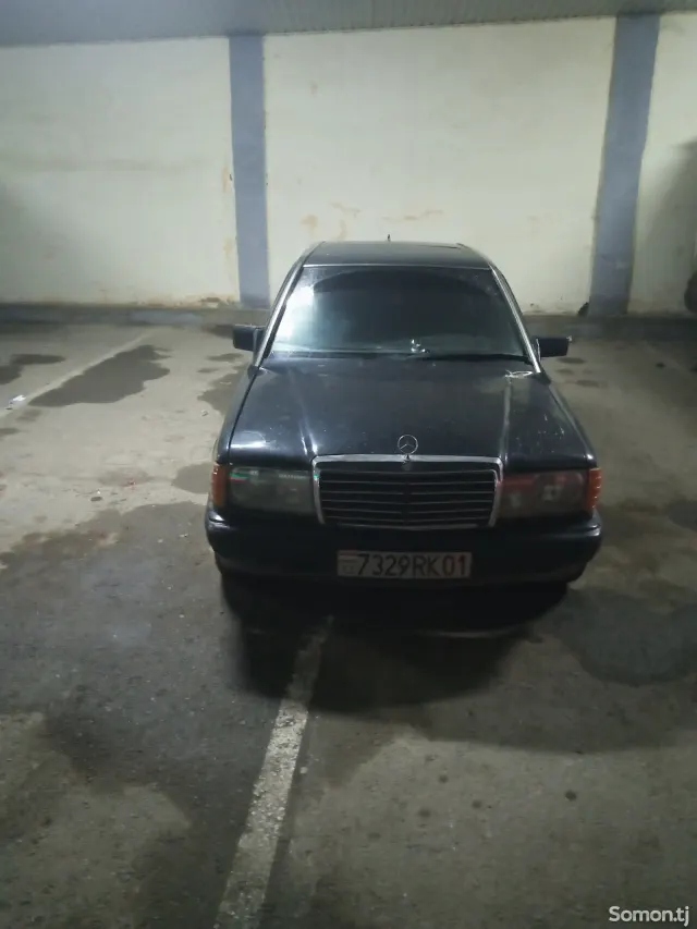Mercedes-Benz W201 1991 · 1.8 MT