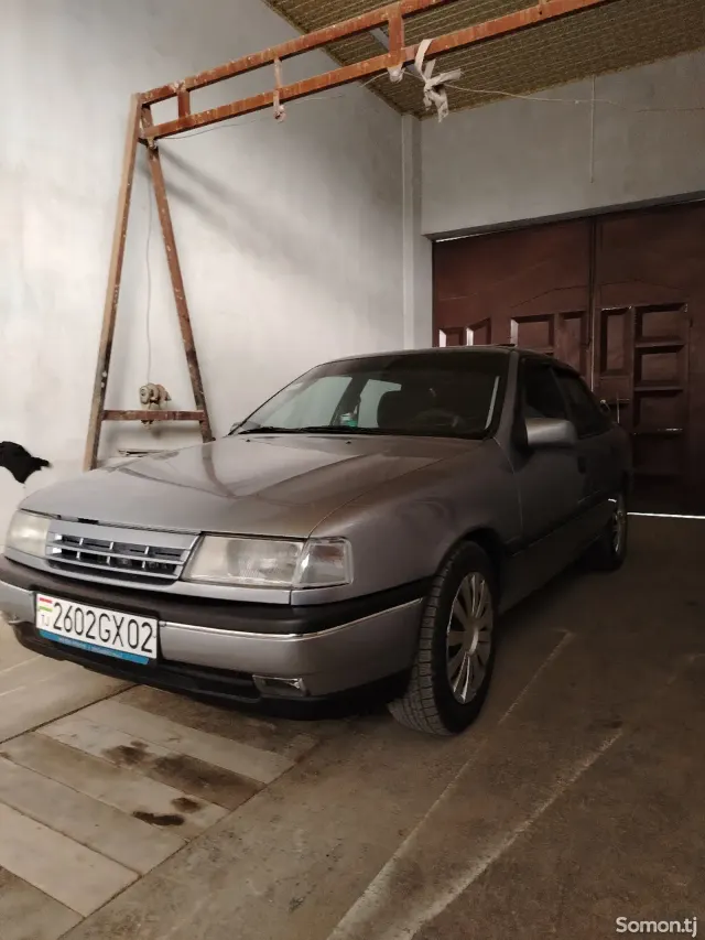 Opel Vectra A 1991 · 1.6 MT