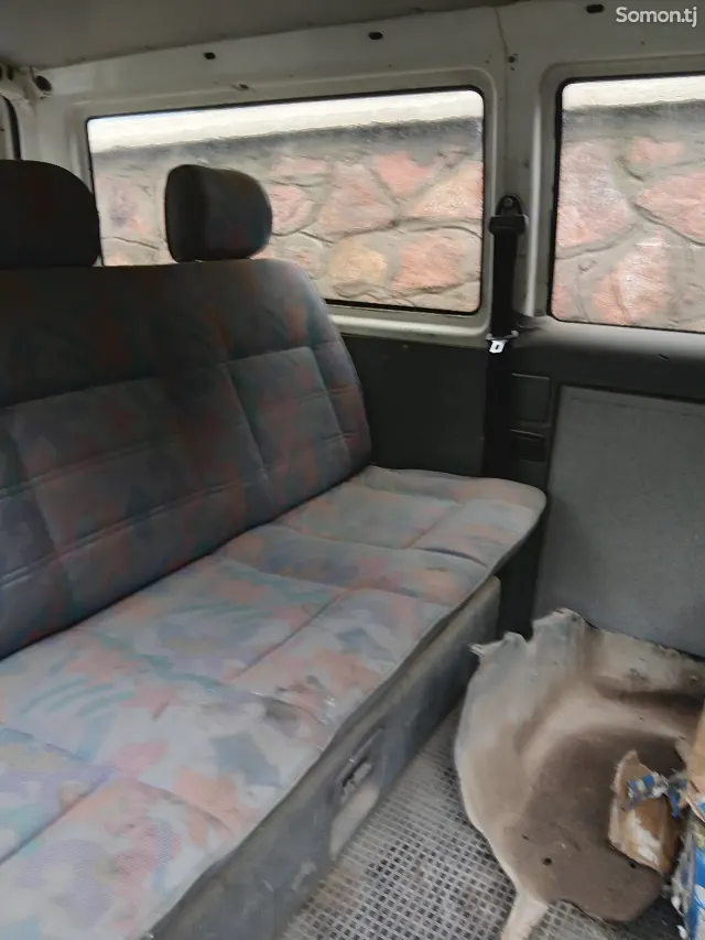 Volkswagen Tavendor 2000 · 2.5 MT